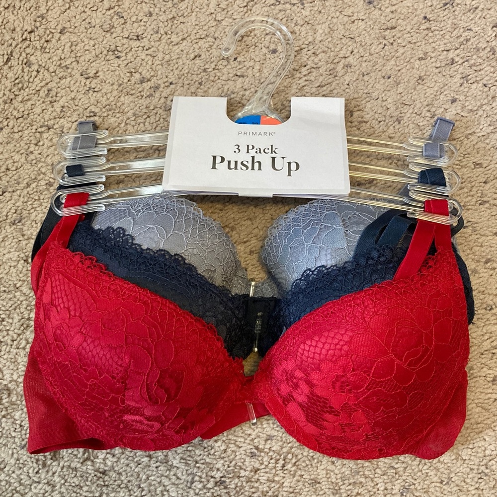 NWT 3-Pack Womens 32B Lace Push-up Bras - Grey, Navy Blue, Red